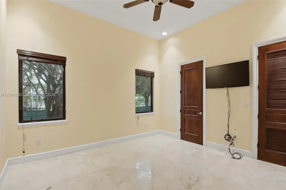 6200 SW 97th Ave Miami, FL 33173