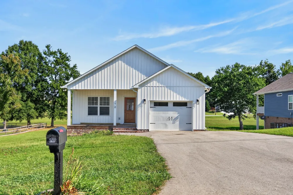 170 Honeysuckle Ln Sparta, TN 38583