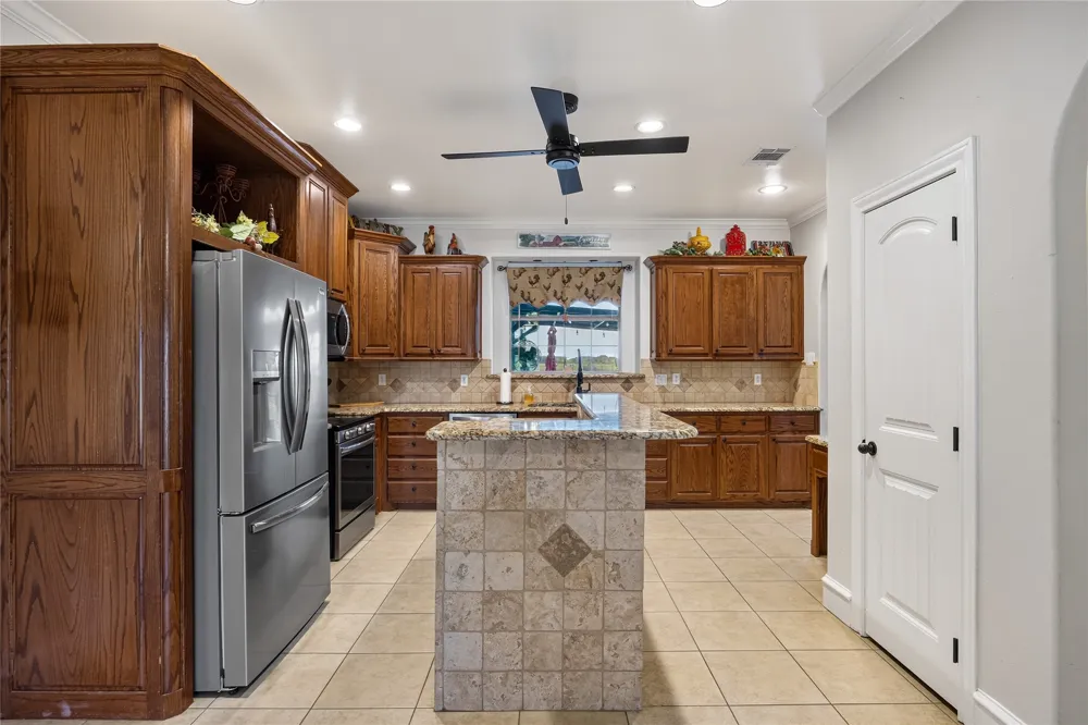 1354 Shadow Lakes Drive Wills Point, TX 75169