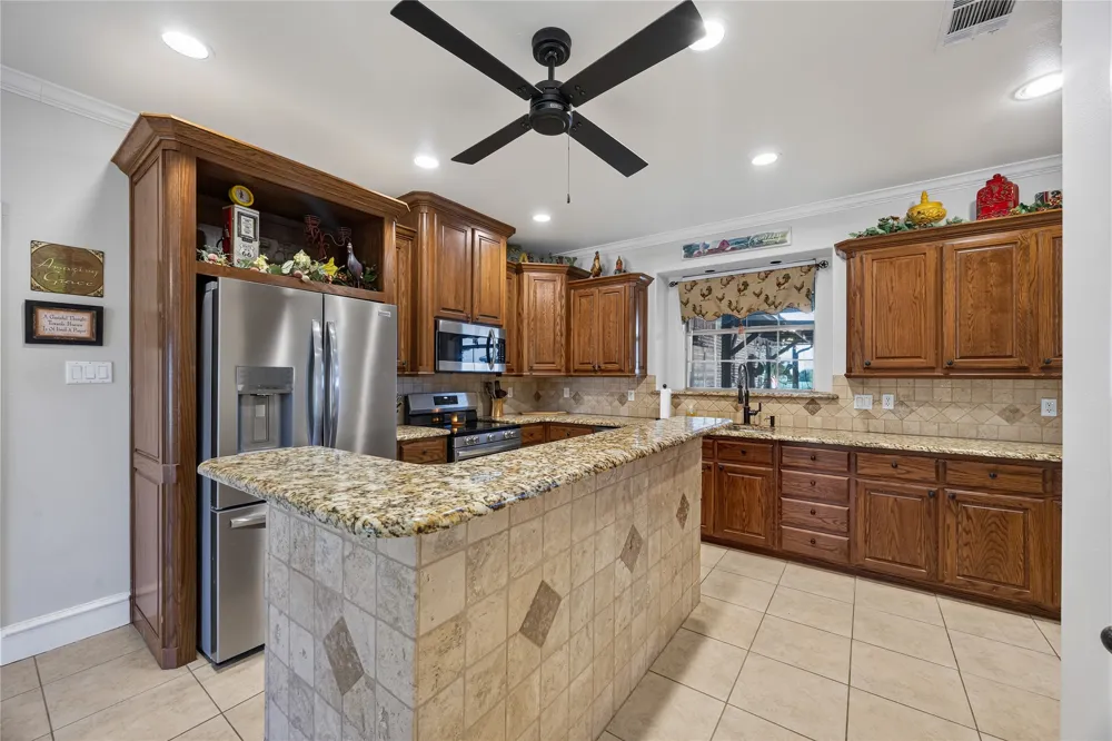 1354 Shadow Lakes Drive Wills Point, TX 75169