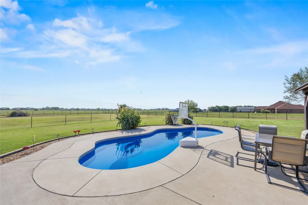 1354 Shadow Lakes Drive Wills Point, TX 75169