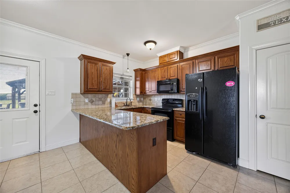 1354 Shadow Lakes Drive Wills Point, TX 75169