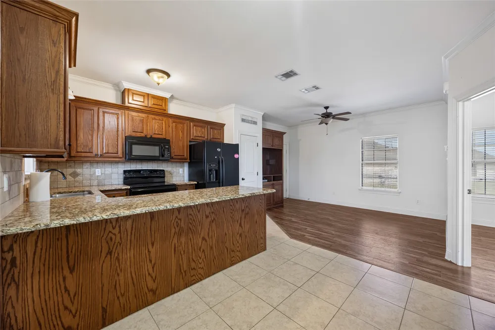 1354 Shadow Lakes Drive Wills Point, TX 75169