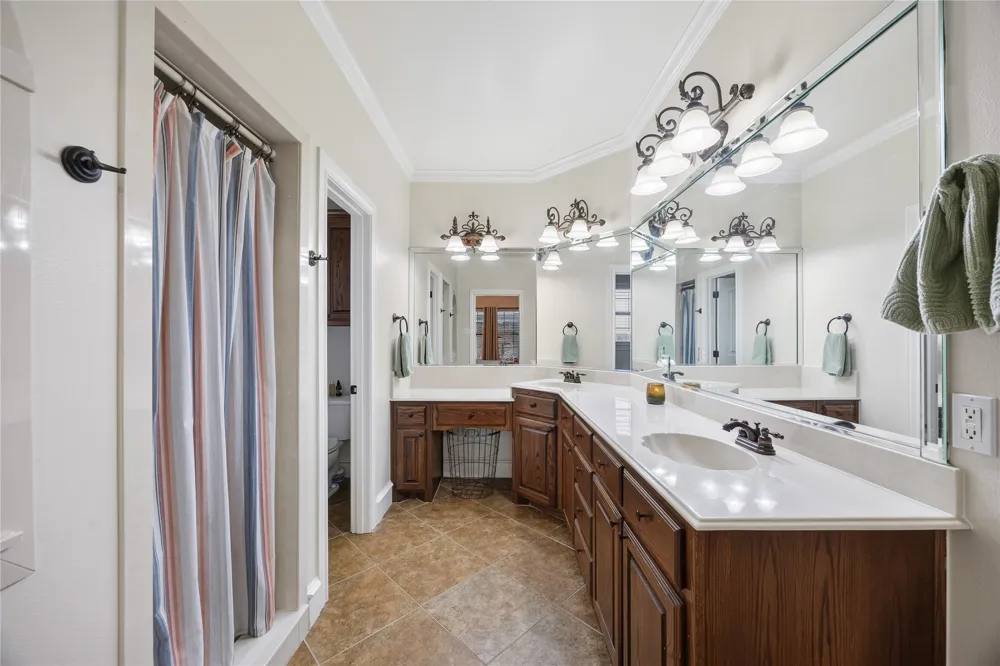1354 Shadow Lakes Drive Wills Point, TX 75169