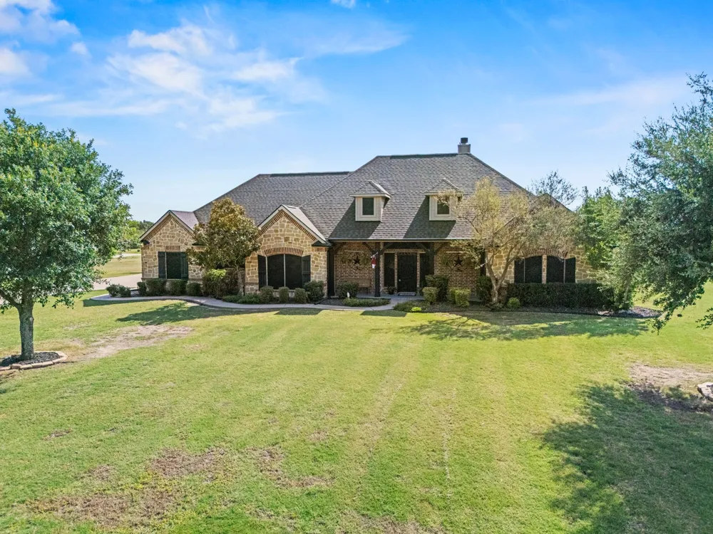 1354 Shadow Lakes Drive Wills Point, TX 75169