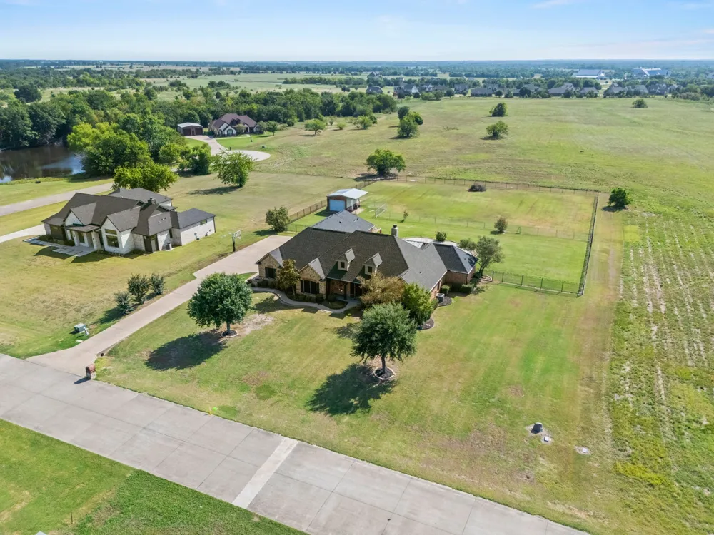 1354 Shadow Lakes Drive Wills Point, TX 75169