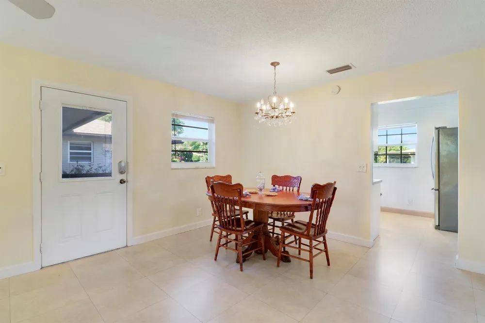 129 Mockingbird Lane Delray Beach, FL 33445