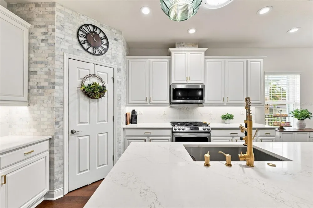 6517 NESTALL COURT Apollo Beach, FL 33572