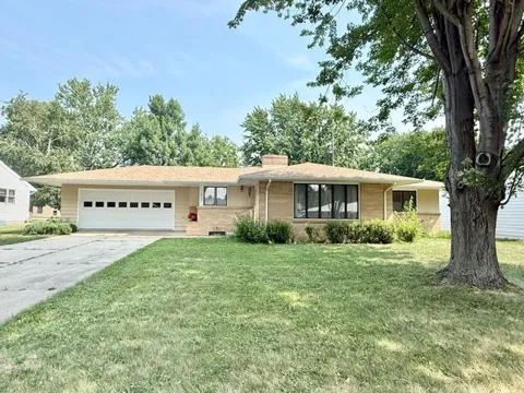 819 E Meadow Lane