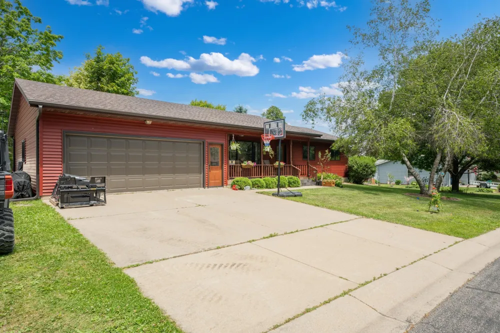 306 Elm Court Drive Goodhue, MN 55027