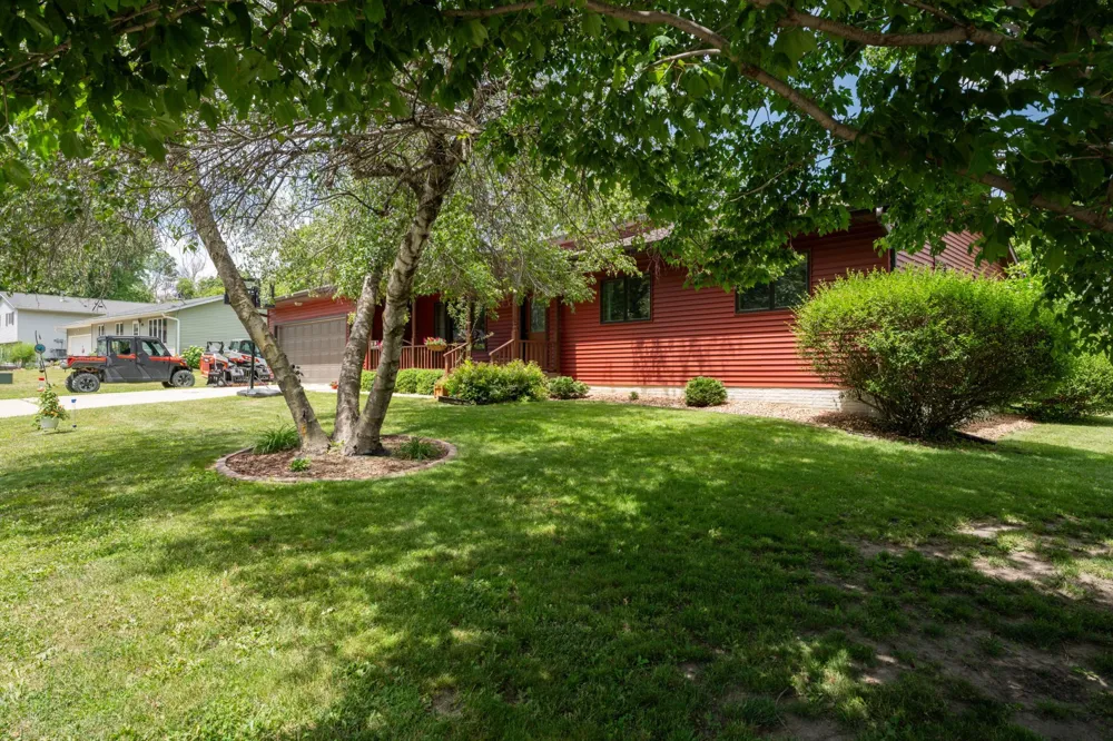 306 Elm Court Drive Goodhue, MN 55027