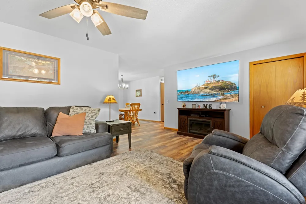 306 Elm Court Drive Goodhue, MN 55027