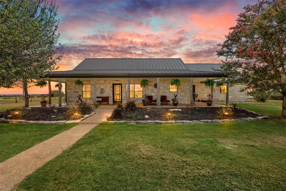 1910 County Road 341 Moody, TX 76557