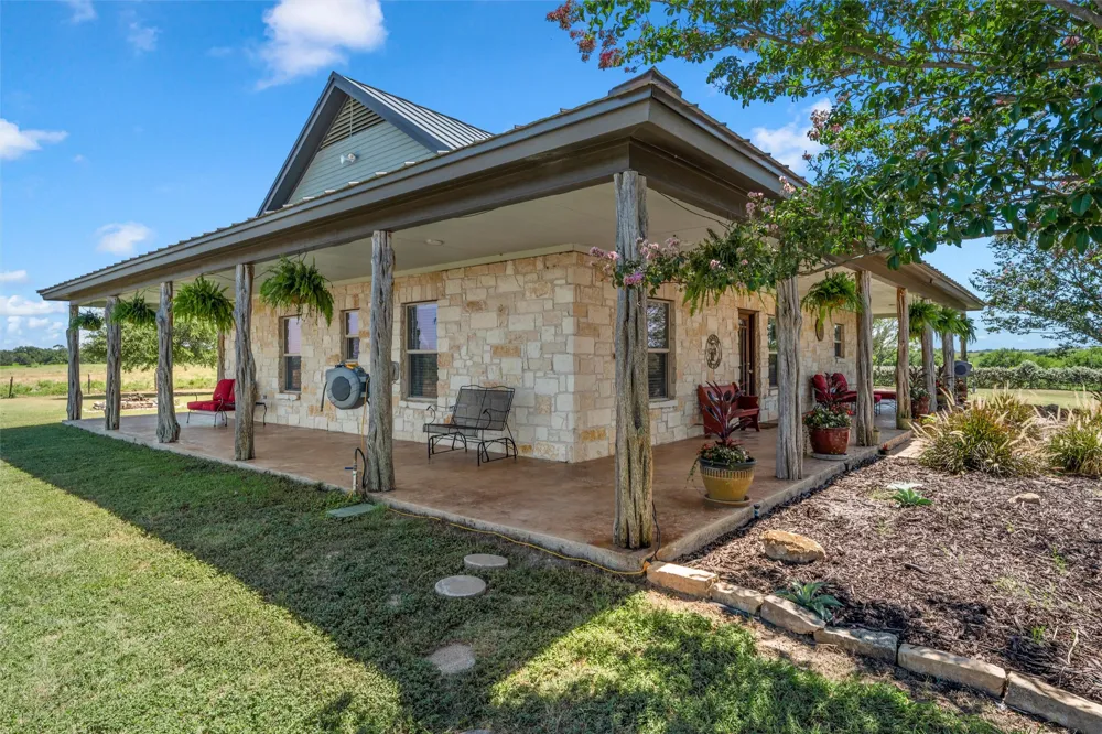 1910 County Road 341 Moody, TX 76557
