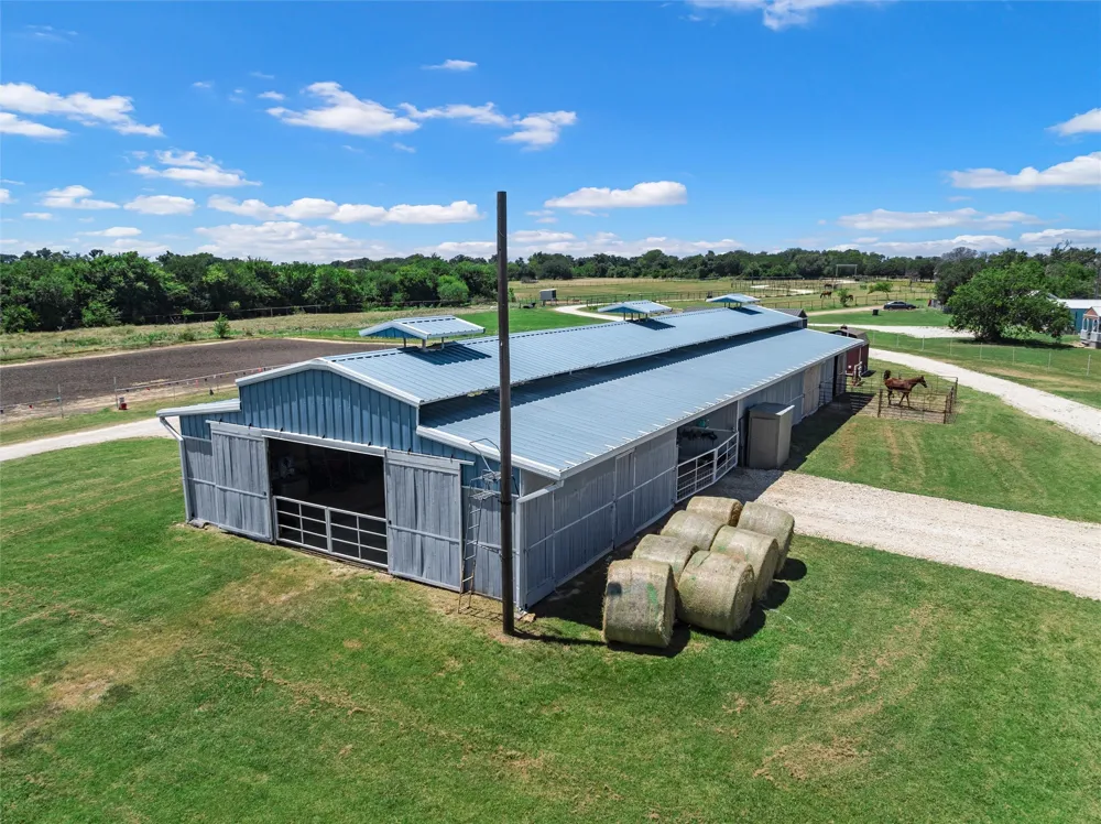 1910 County Road 341 Moody, TX 76557