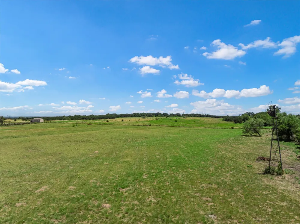 1910 County Road 341 Moody, TX 76557