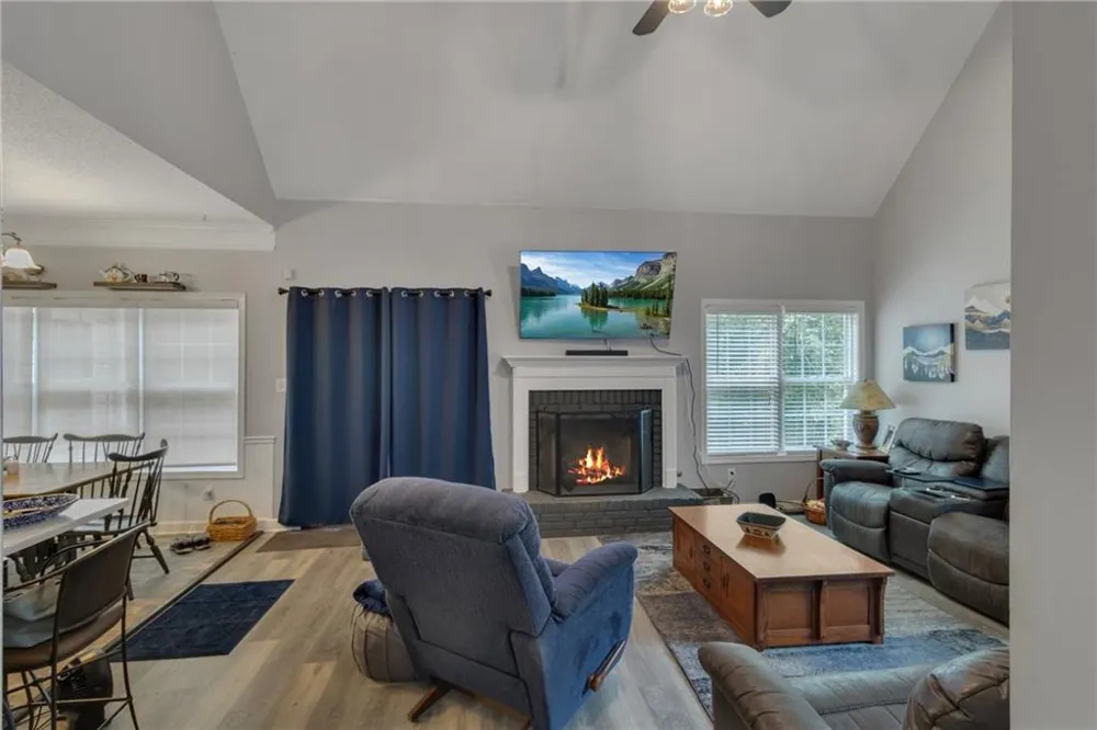 160 Perry Creek Drive Fayetteville, GA 30215