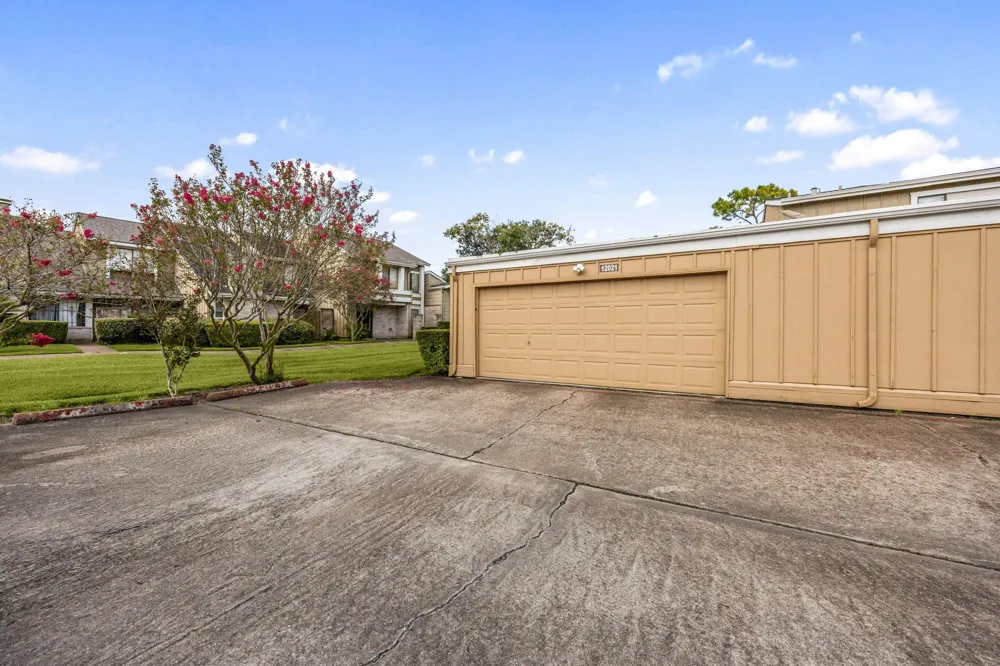 12021 Bob White Drive Houston, TX 77035