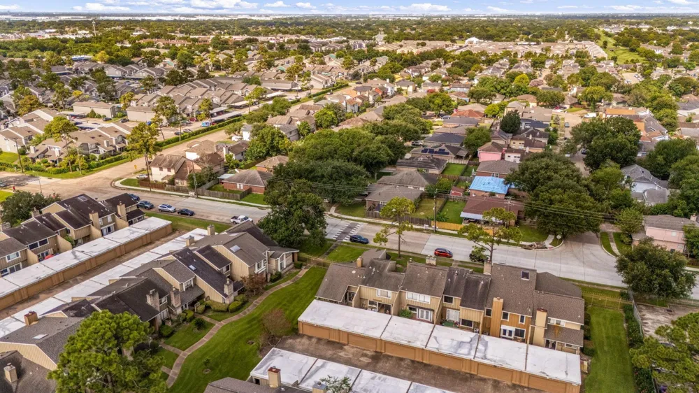 12021 Bob White Drive Houston, TX 77035