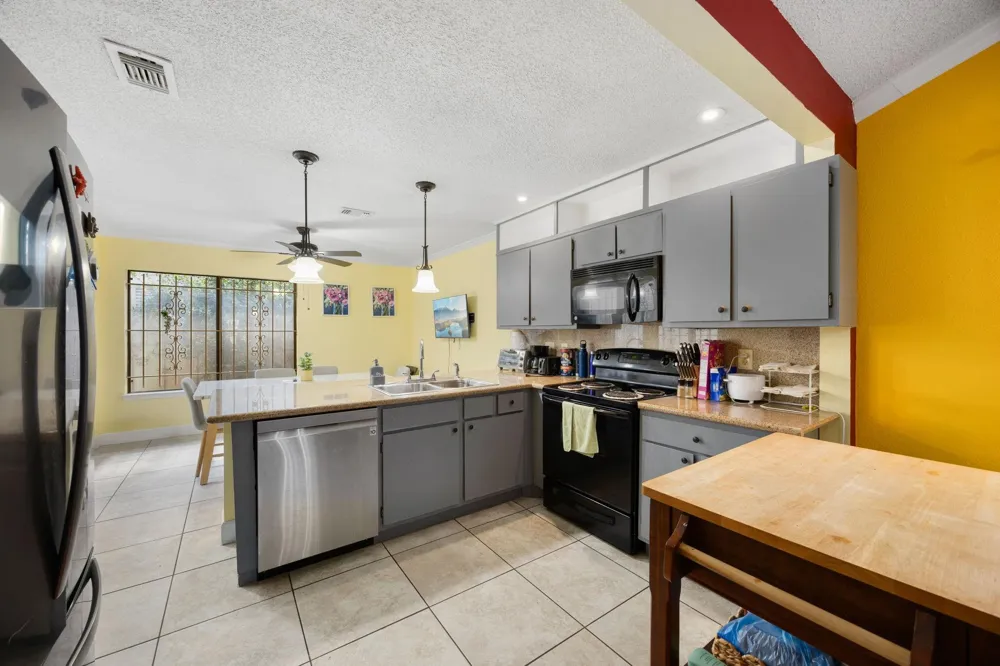 12021 Bob White Drive Houston, TX 77035