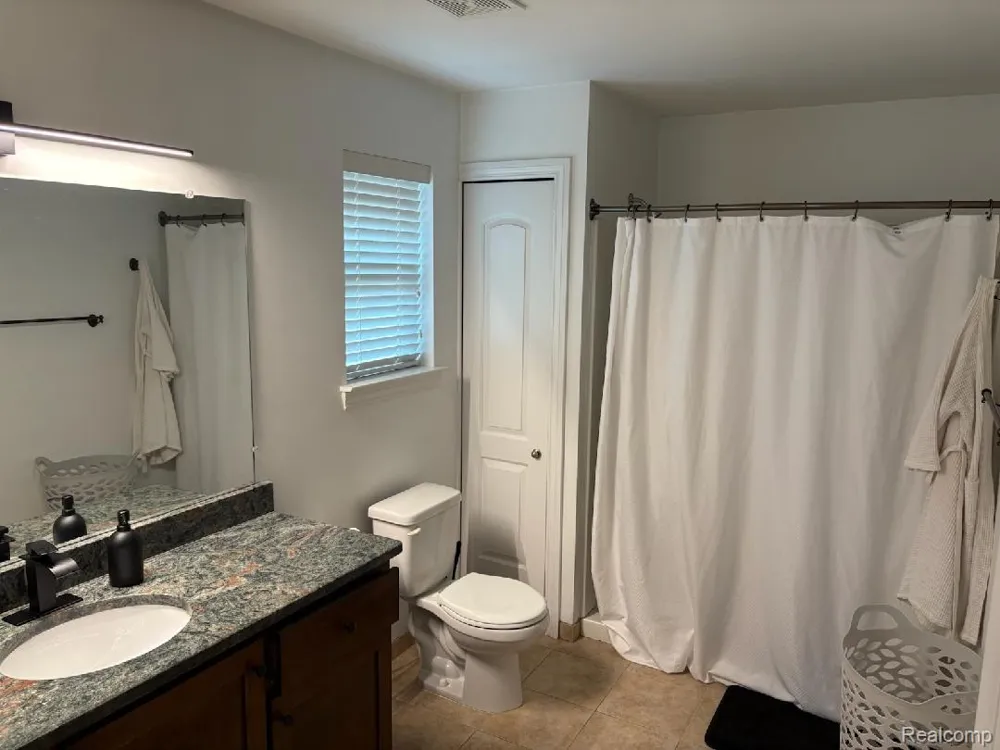 3913 Andover Avenue Auburn Hills City, MI 48326