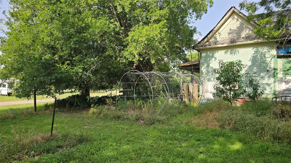 201 E Pecan Street Mingus, TX 76463
