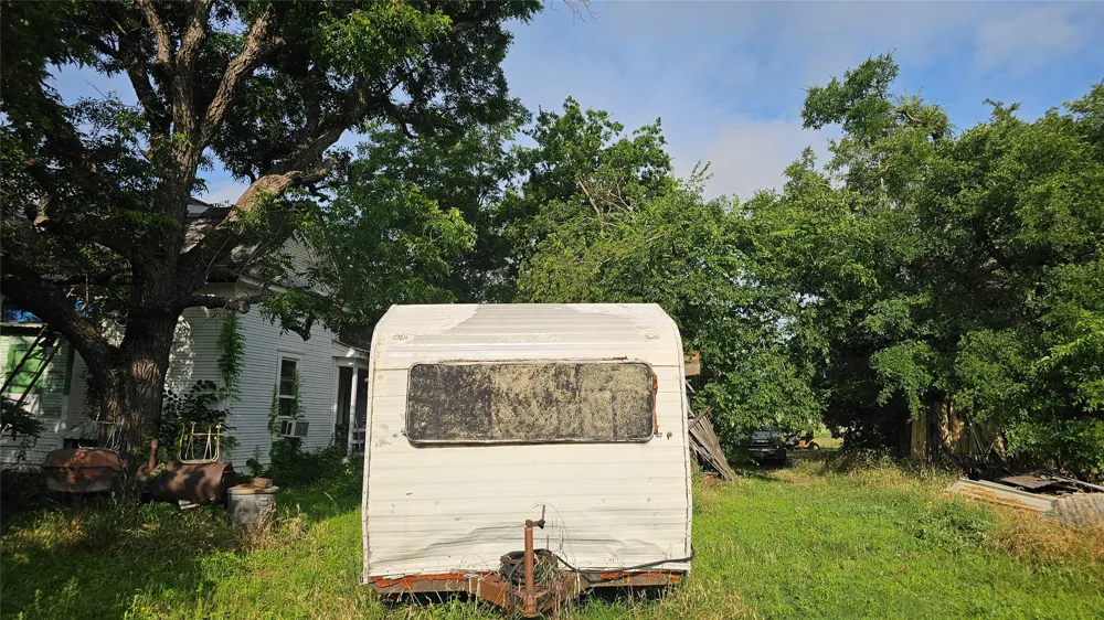 201 E Pecan Street Mingus, TX 76463