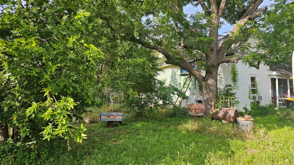 201 E Pecan Street Mingus, TX 76463