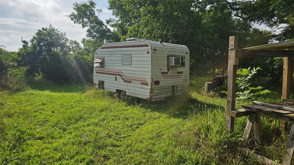 201 E Pecan Street Mingus, TX 76463