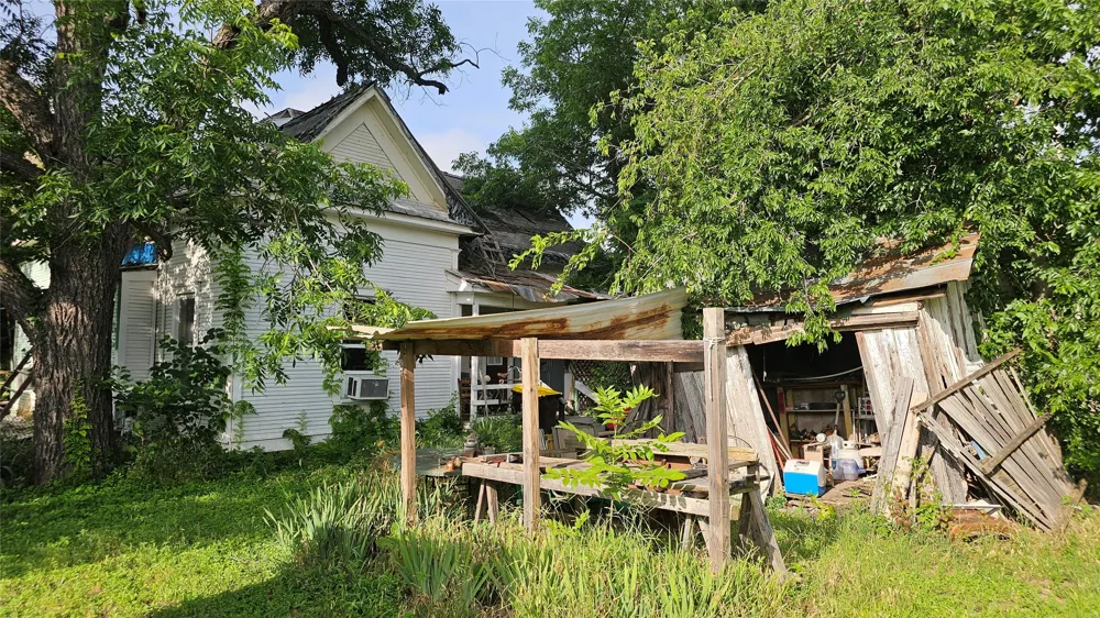 201 E Pecan Street Mingus, TX 76463