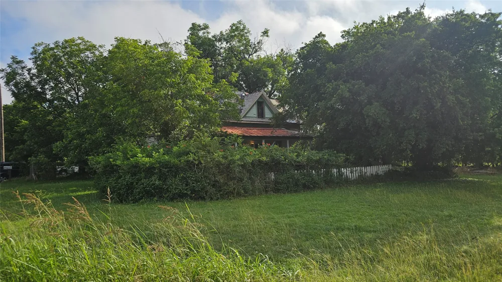 201 E Pecan Street Mingus, TX 76463