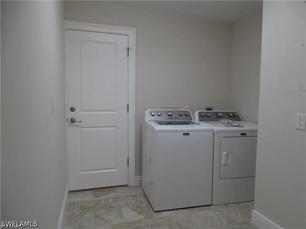 Round Table Court Naples, FL 34112