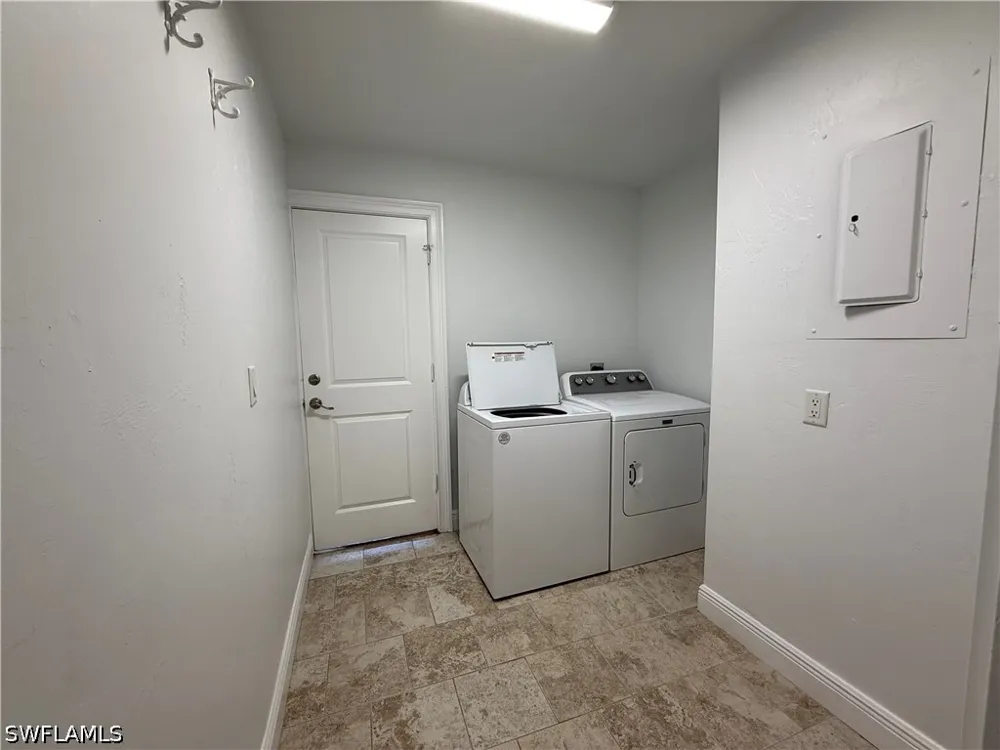 Round Table Court Naples, FL 34112