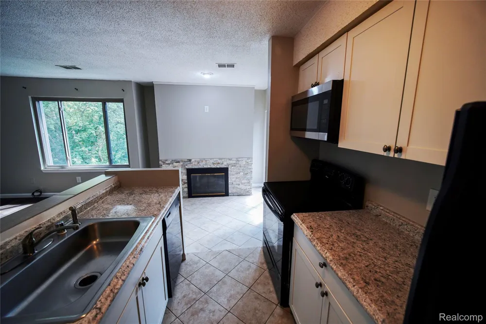 8365 Pontiac Lake Road #12 White Lake Charter Township, MI 48386