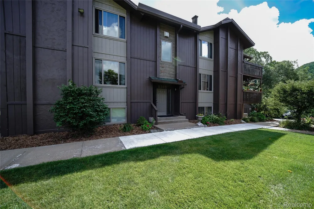 8365 Pontiac Lake Road #12 White Lake Charter Township, MI 48386