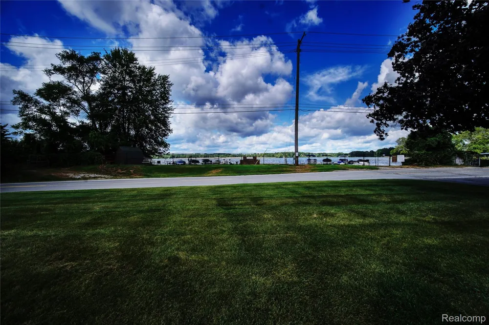 8365 Pontiac Lake Road #12 White Lake Charter Township, MI 48386