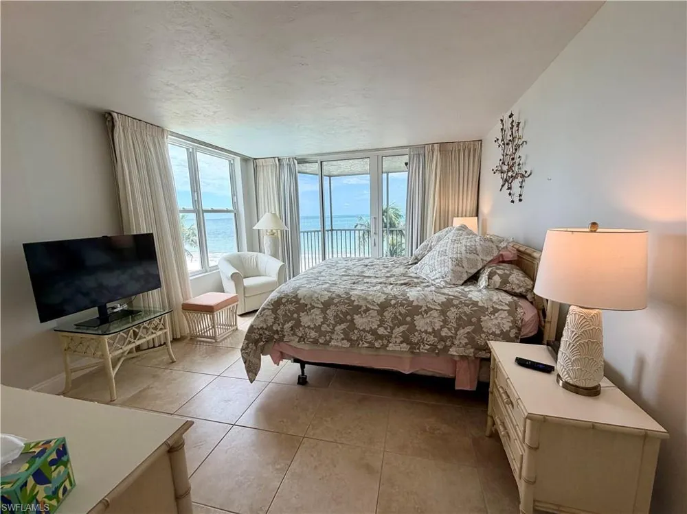 10701 Gulf Shore Drive #401 Naples, FL 34108