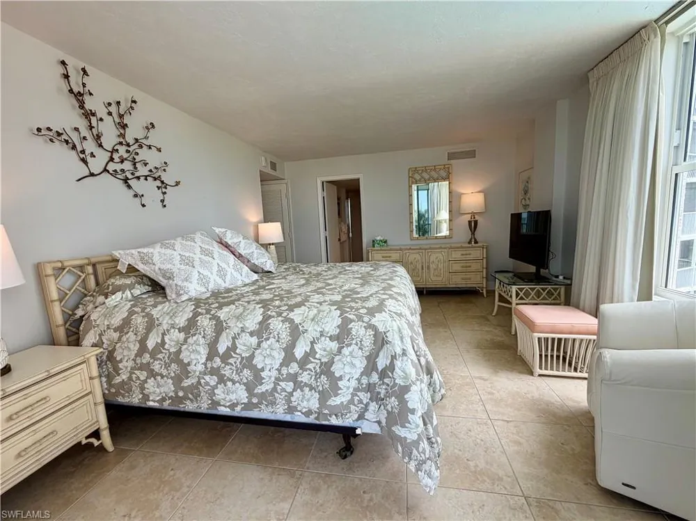 10701 Gulf Shore Drive #401 Naples, FL 34108