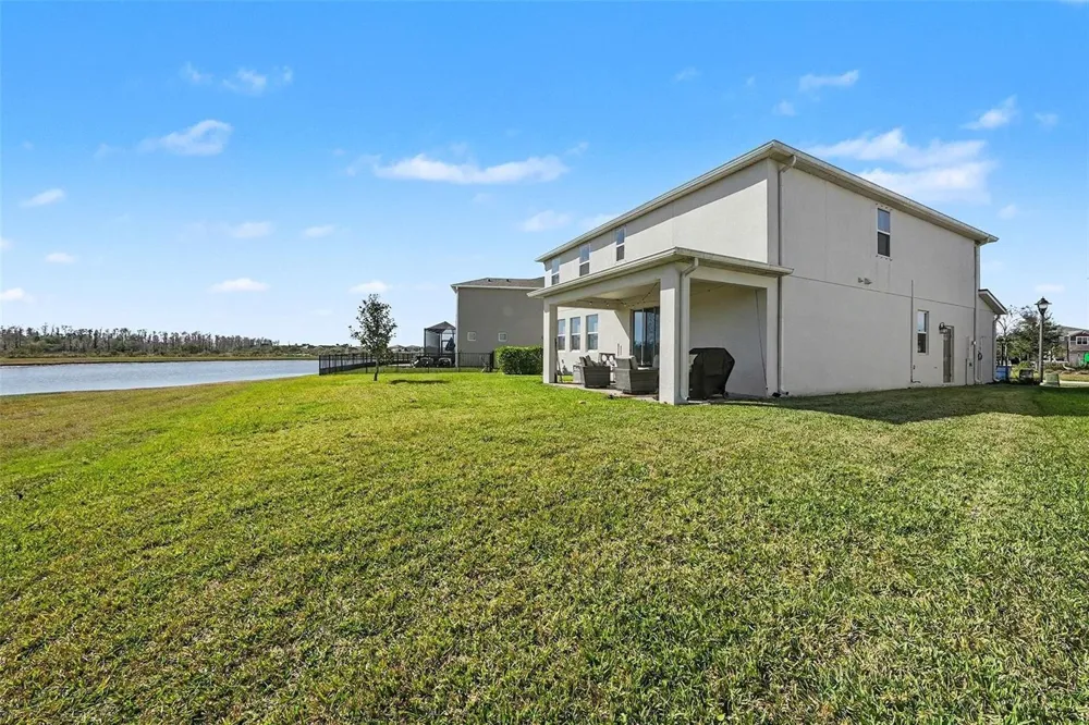 2326 VILLAGE AMBLE LOOP Lutz, FL 33558