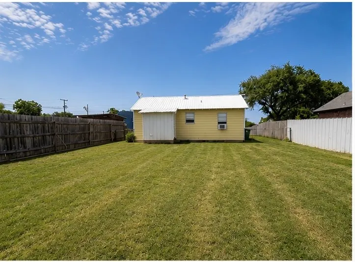 1502 S College Avenue Decatur, TX 76234