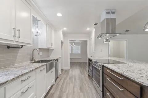 2301 Huntington Drive