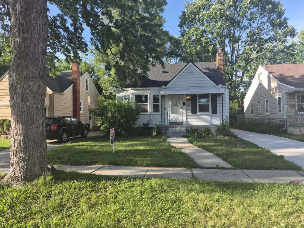 19977 Elkhart Street Harper Woods, MI 48225