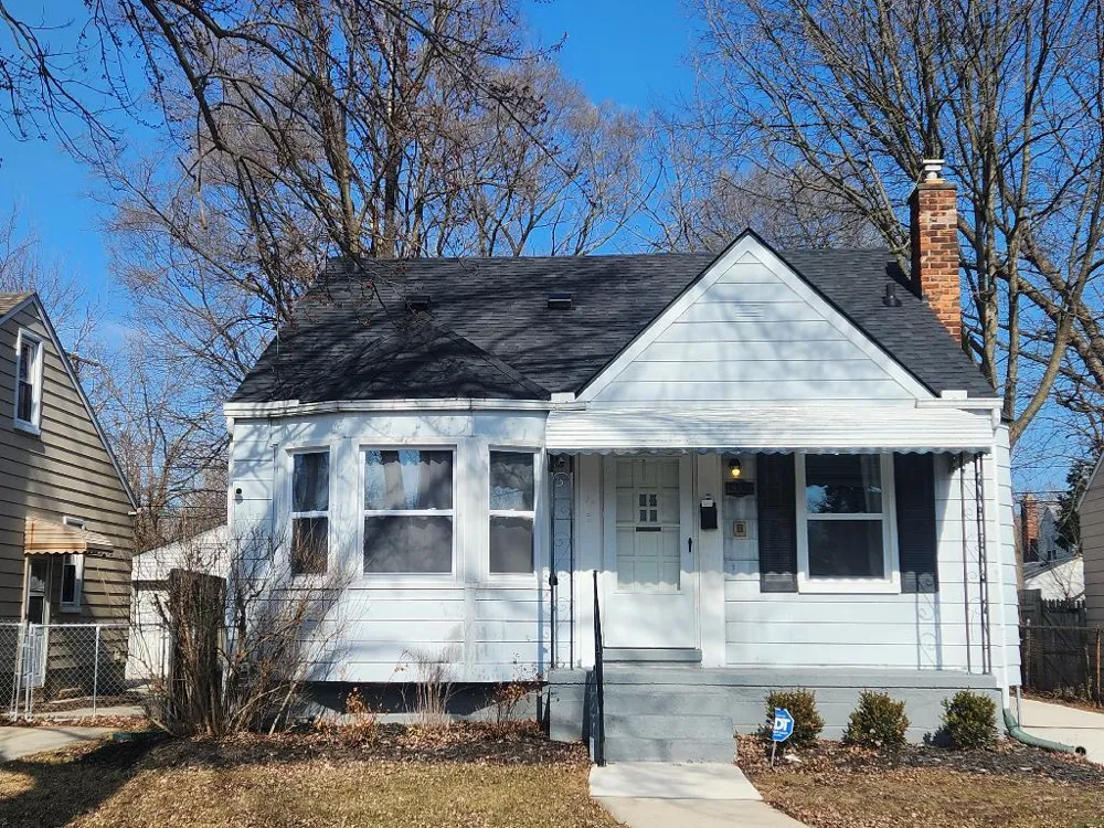 19977 Elkhart Street Harper Woods, MI 48225