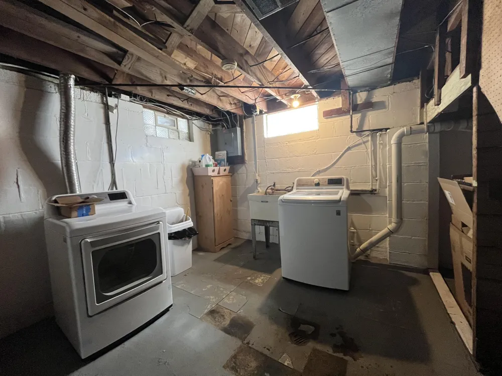 19977 Elkhart Street Harper Woods, MI 48225