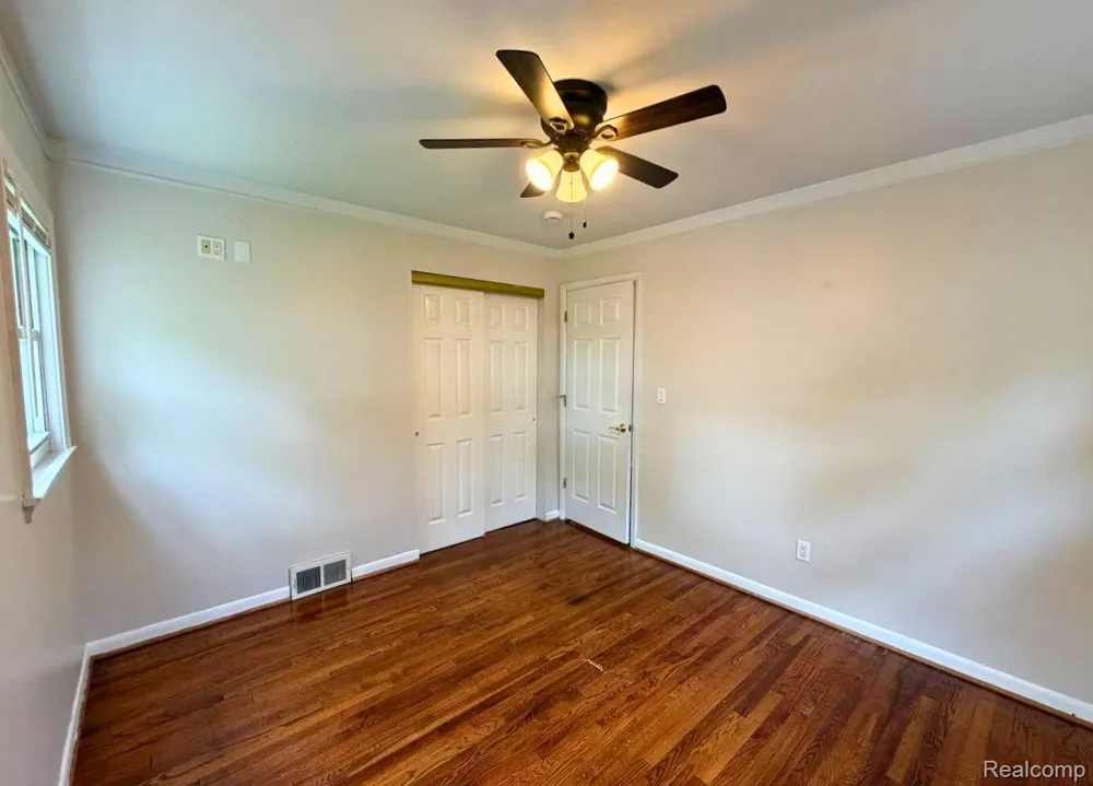 29537 Hazelwood Street Inkster City, MI 48141