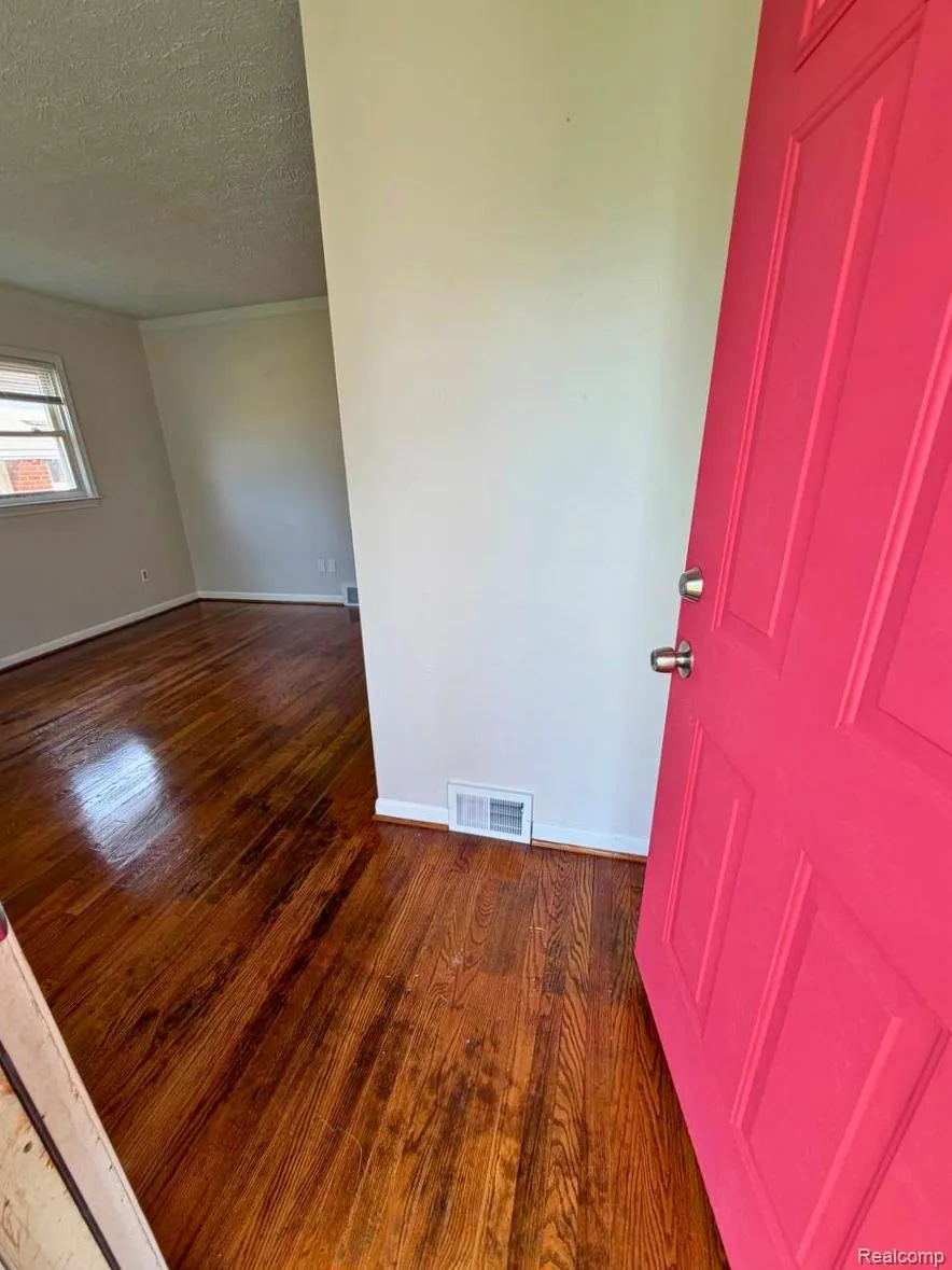 29537 Hazelwood Street Inkster City, MI 48141