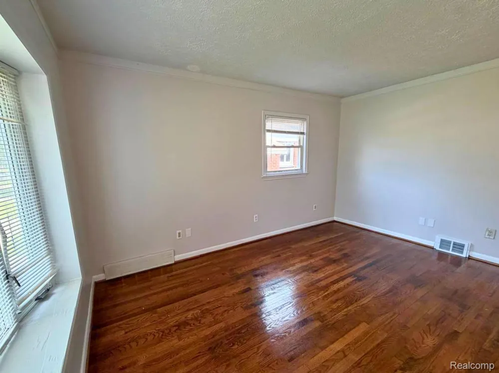 29537 Hazelwood Street Inkster City, MI 48141