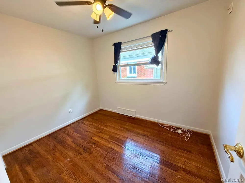 29537 Hazelwood Street Inkster City, MI 48141
