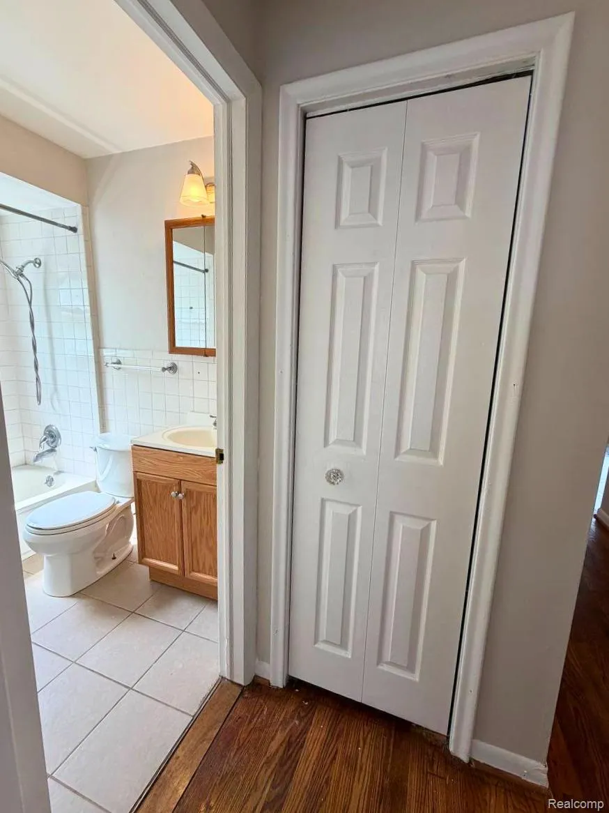 29537 Hazelwood Street Inkster City, MI 48141