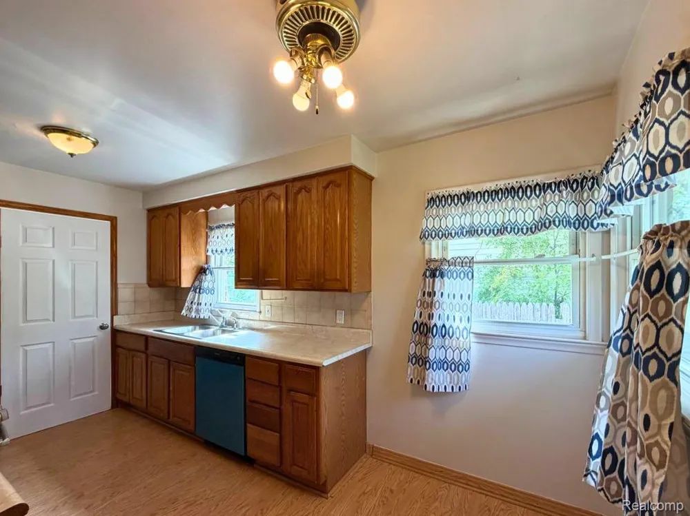 29537 Hazelwood Street Inkster City, MI 48141
